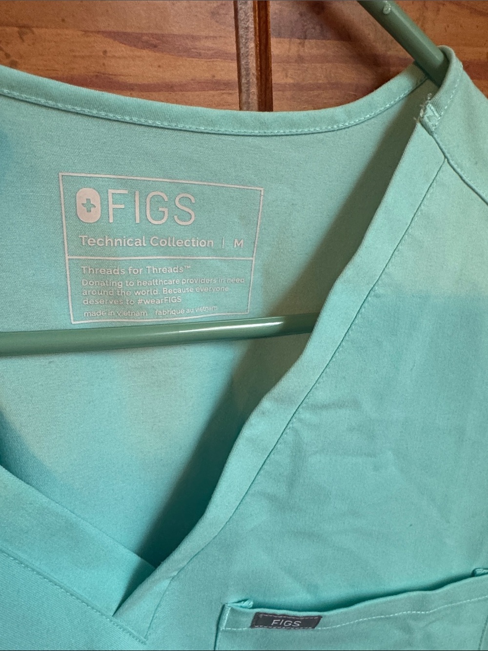 Figs Catarina One-Pocket Scrub Top in Fresh Aqua Med LIKE NEW - Picture 3 of 5